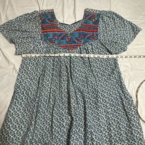 70s Vintage Laura Tyler Floral Folk Print Cotton Muumuu Dress Size Medium - Picture 7 of 10
